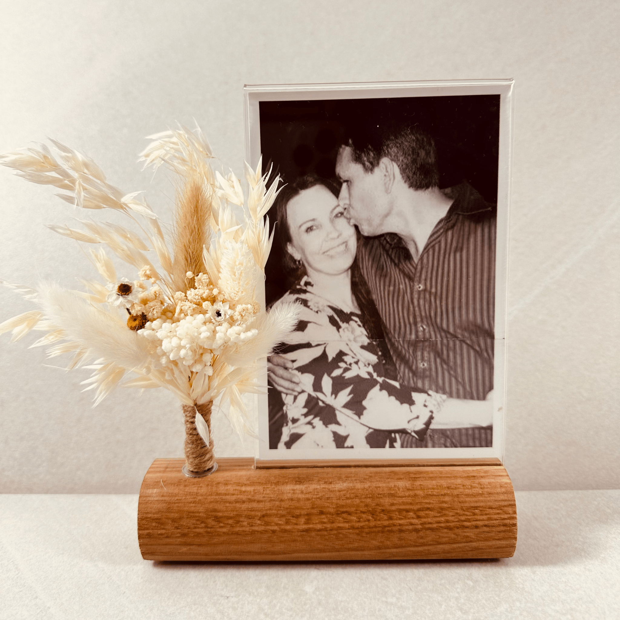 Beige and White Mini Flower Bouquet Photo Frame - Bridesmaid Gift - Unique His Her Gift - Boho Photo Stand - The Sprinkle Bar