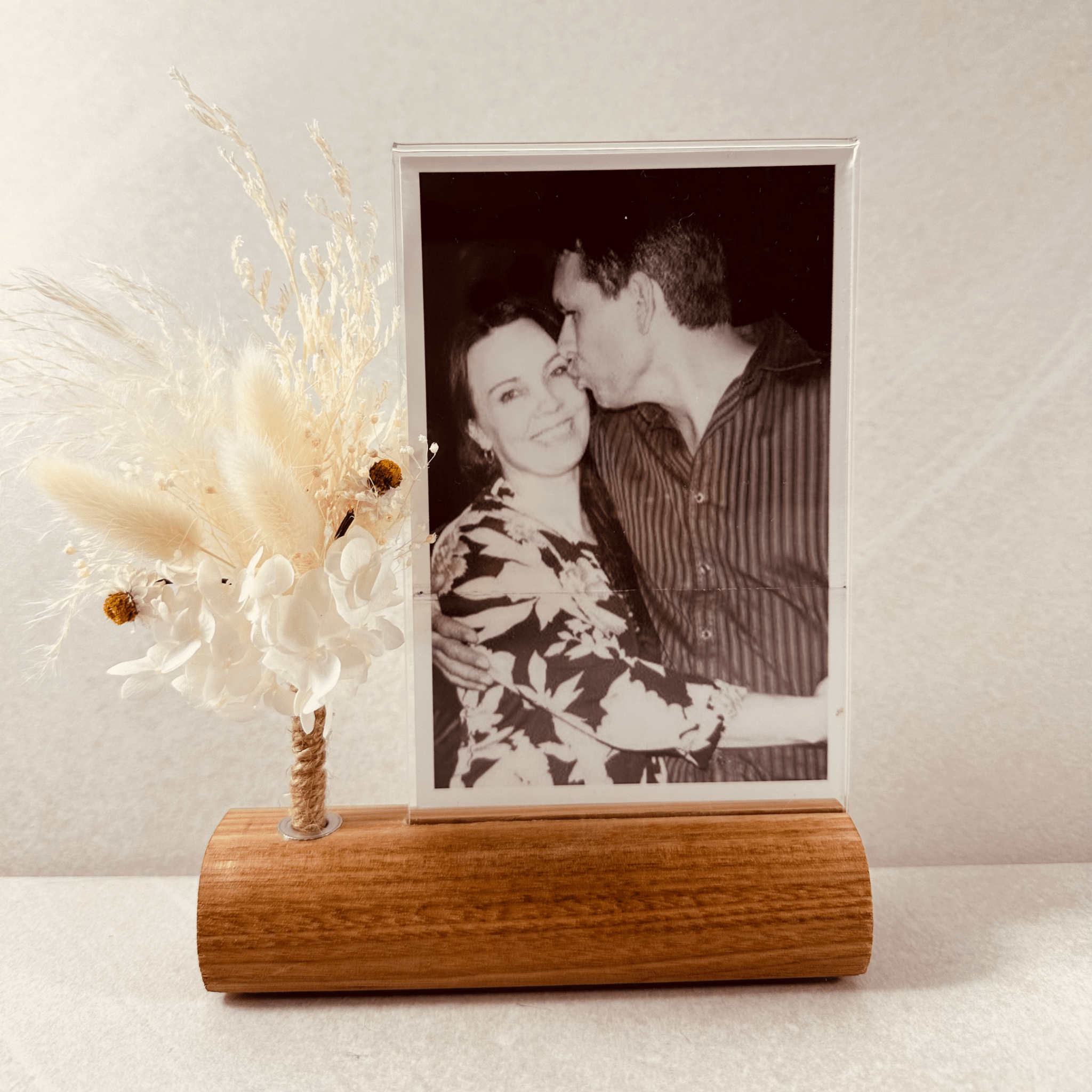 White Mini Flower Bouquet Photo Frame - Unique Bridesmaid Gift - Romantic His Her Gift - Boho Photo Stand - The Sprinkle Bar